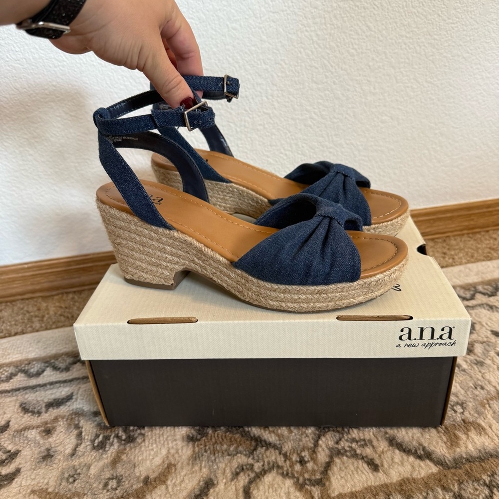a.n.a Women's Denim Blue Chambray Wedge Espadrille Sandals - Picture 3 of 6